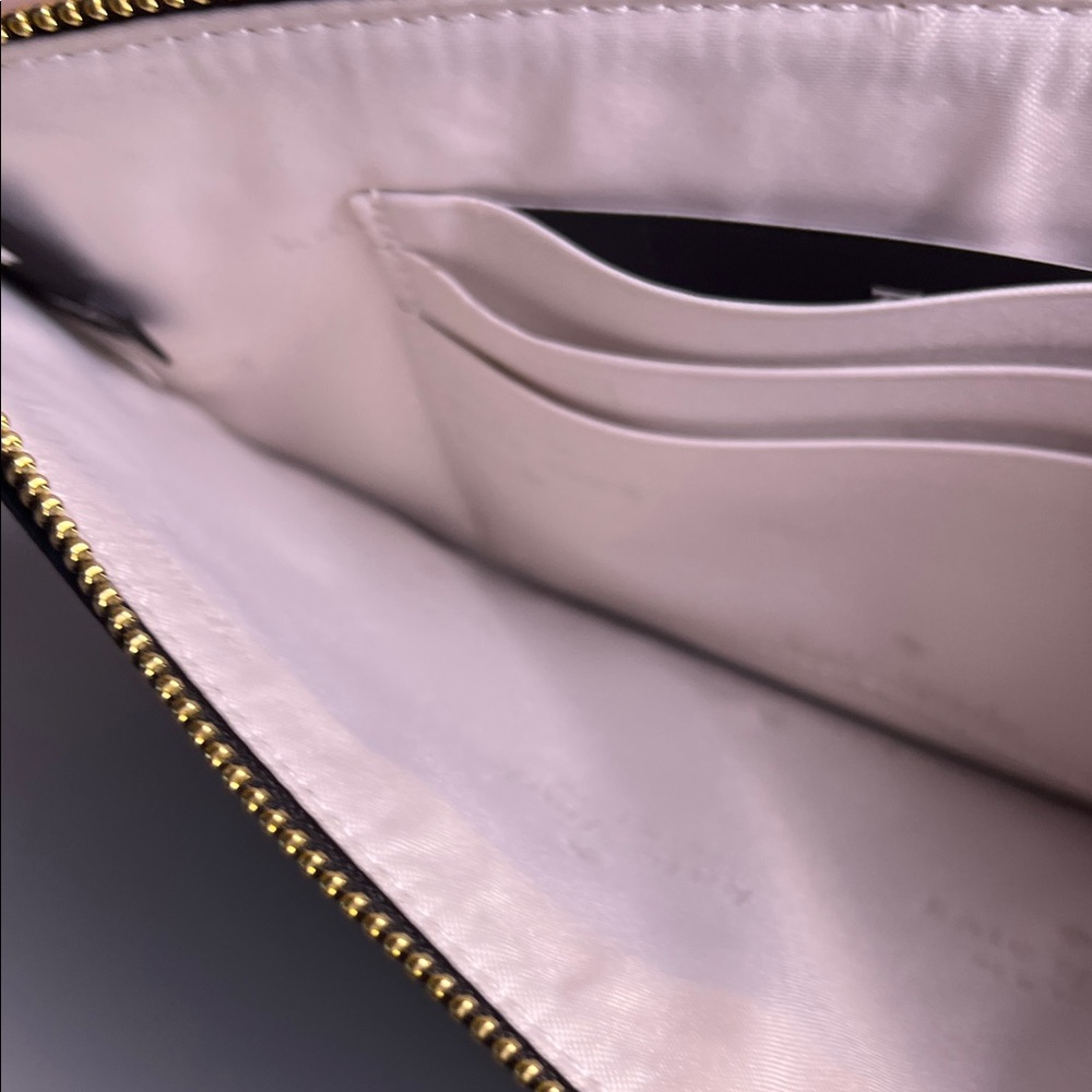 NWT Kate Spade Lucy Colorblock Embossed Ivory and Black Wristlet MSRP $149.00 - Picture 4 of 14